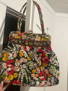 Vera Bradley Quilted Alice Poppy Fields Kiss Closure Bag